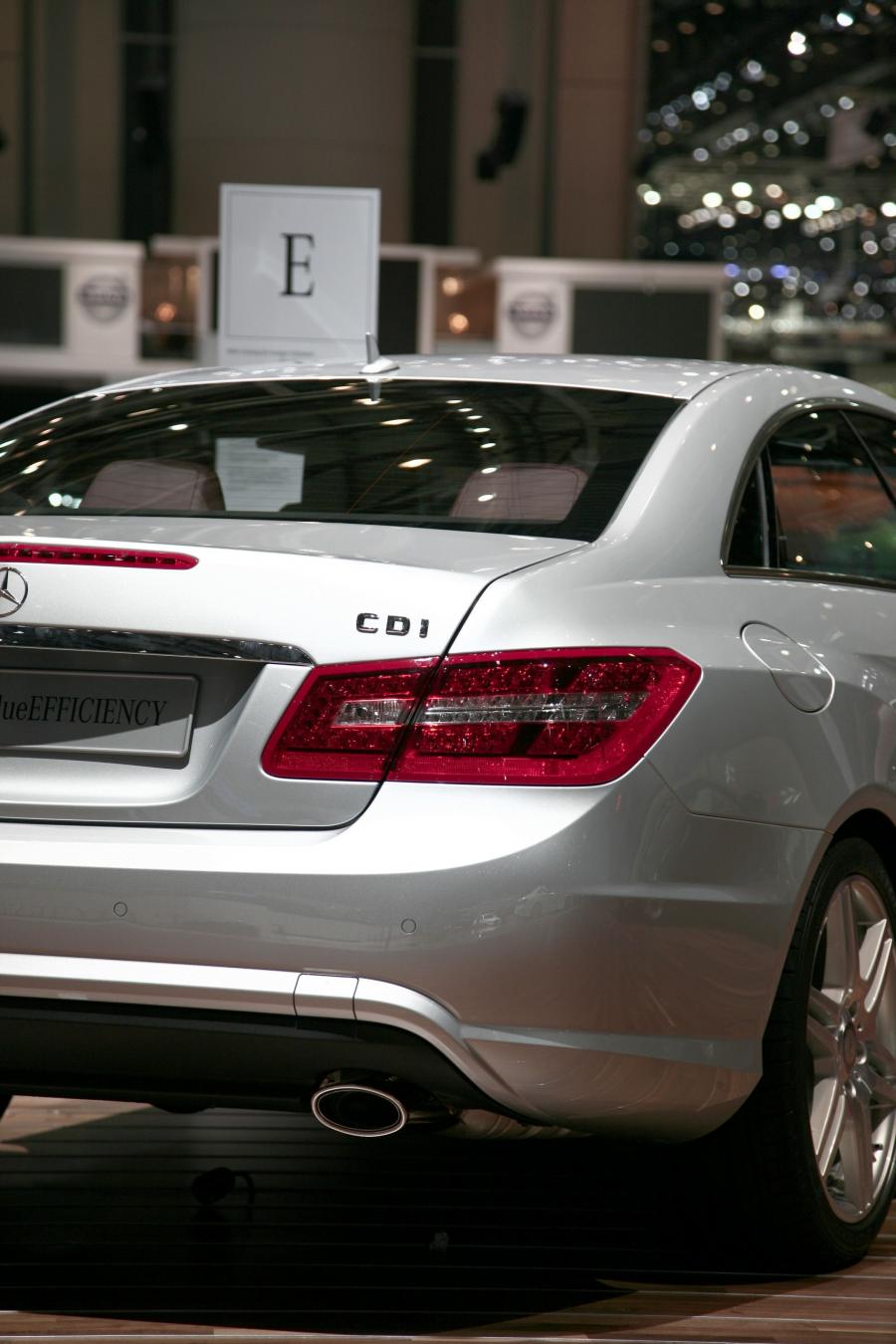  Mercedes-Benz E-Class Coupe 2010 года  (фото 16 из 84)